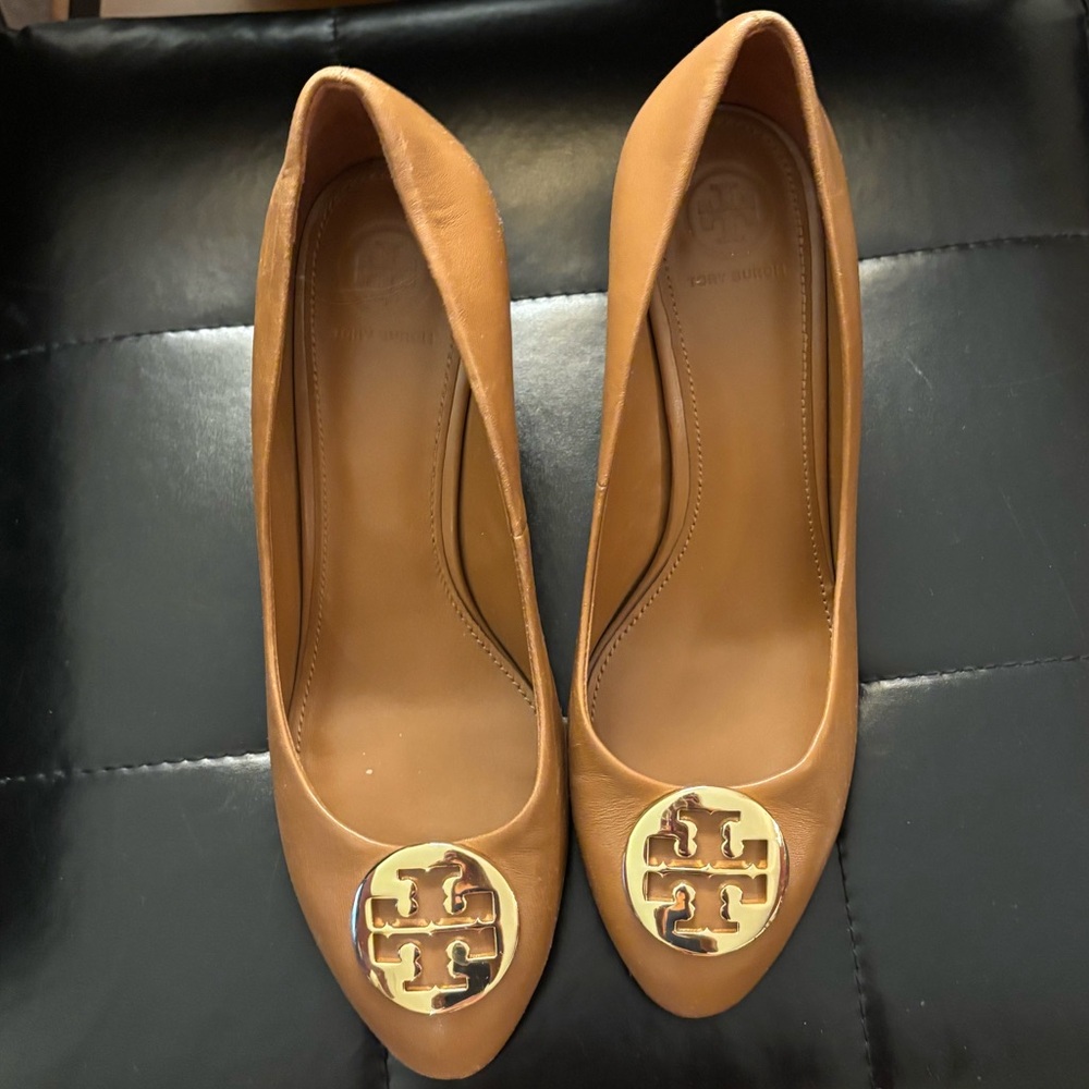 Tory Burch Camel Leather Flats with Gold Emblem size 8.5 gently used.